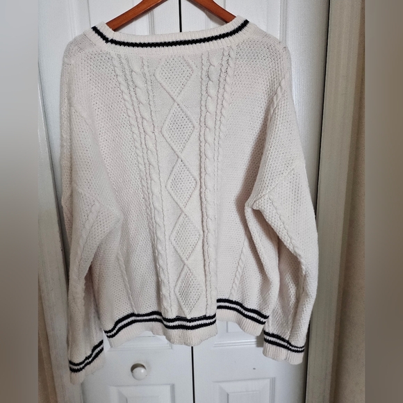 Taylor Swift Women's Inspired Cream Star Oversize Cable Knit Cardigan Size XL. - Picture 8 of 11